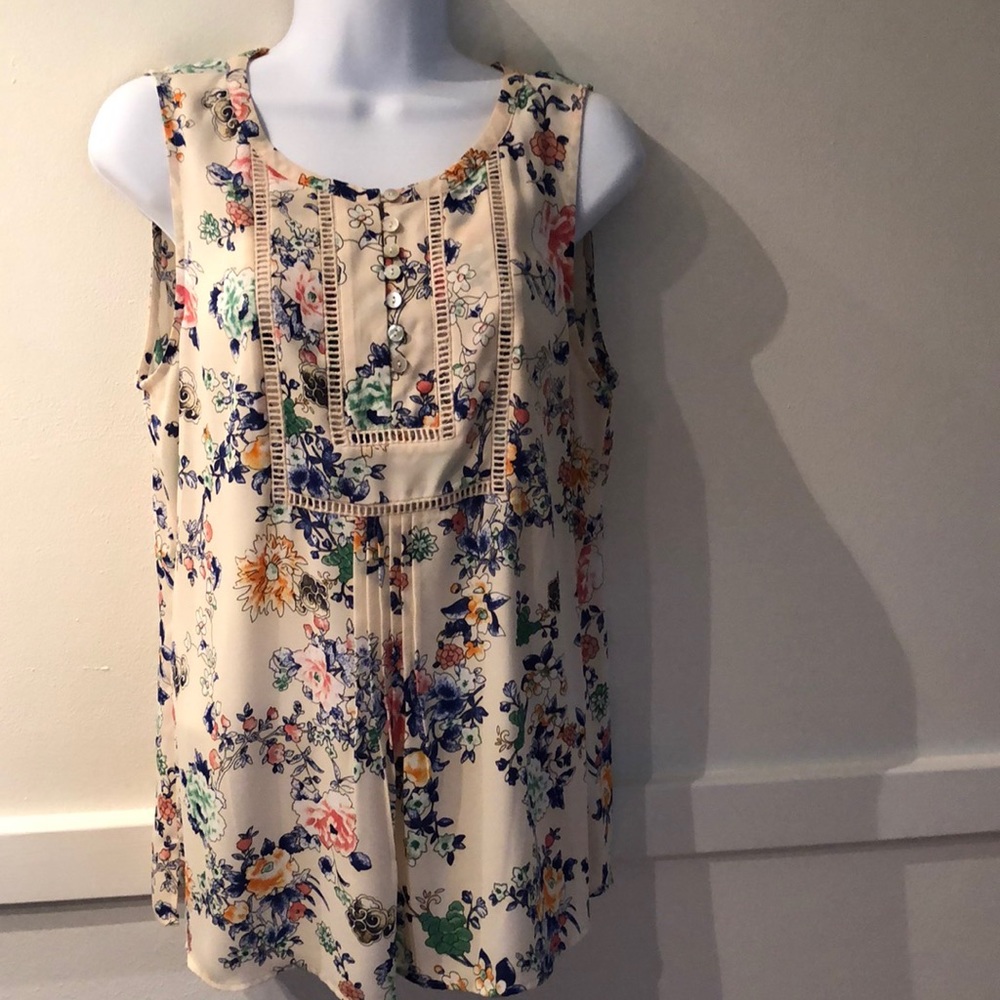 Stitch fix  Danielrainn sleeveless floral top.